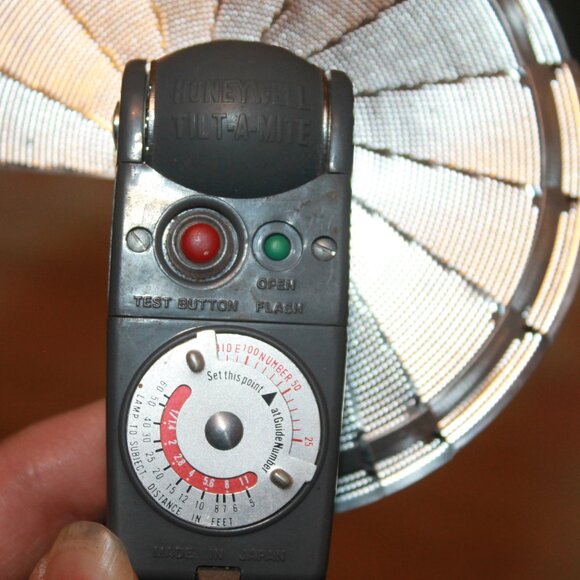 Vintage Honeywell Tilt-A-Mite Ejector Flash Collapsible Fan Style Untested - Picture 6 of 16